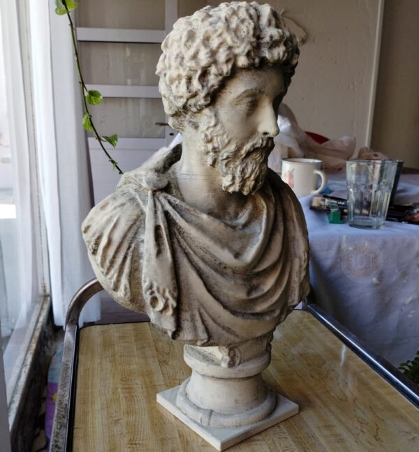 Busto Marco Aurelio Del Louvre Pintado Beige Símil Mármol - Image 5